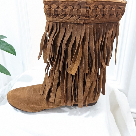 Suede calf boots moccasin style by Steve Madden. - Picture 10 of 16